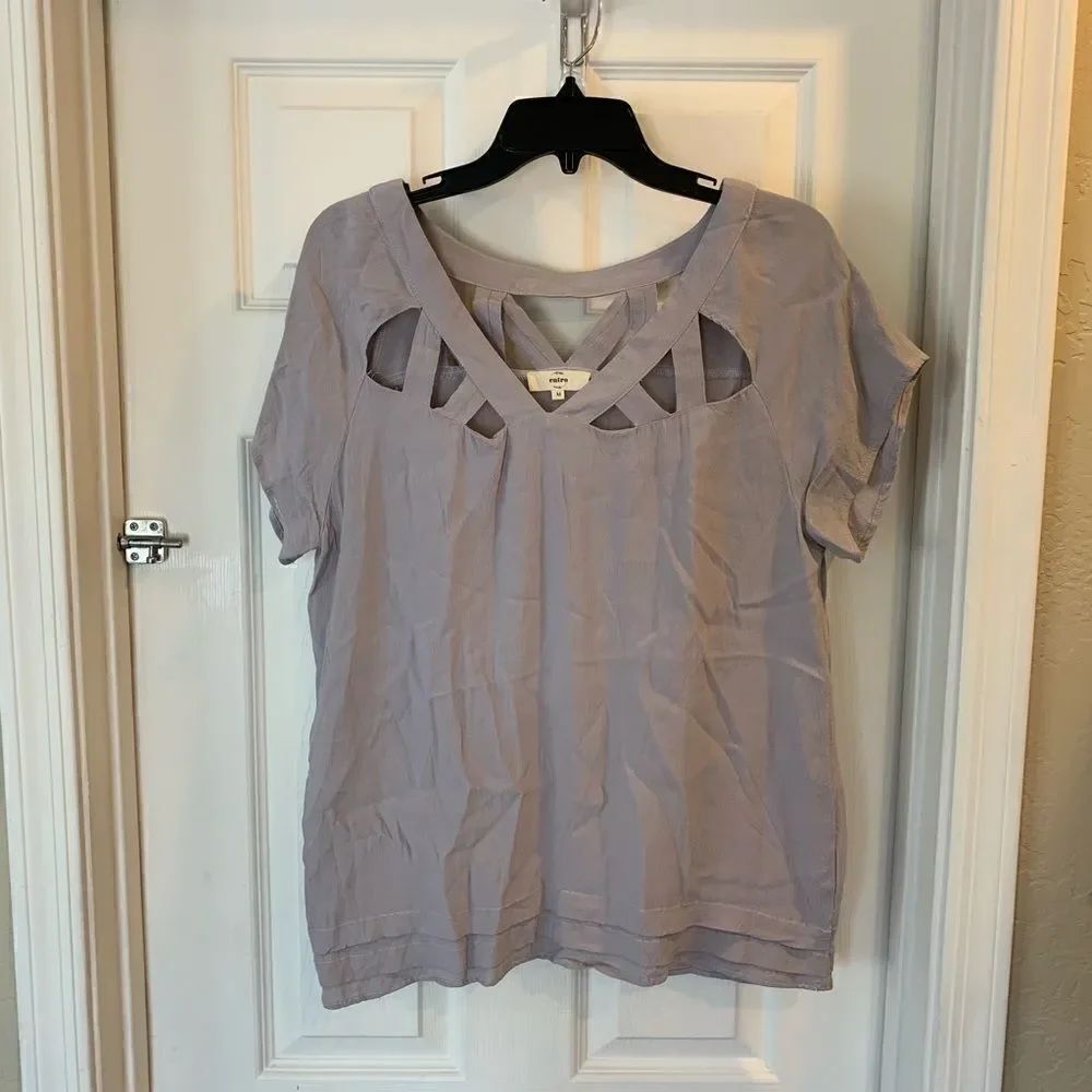 Entro Top with Cutout Designs